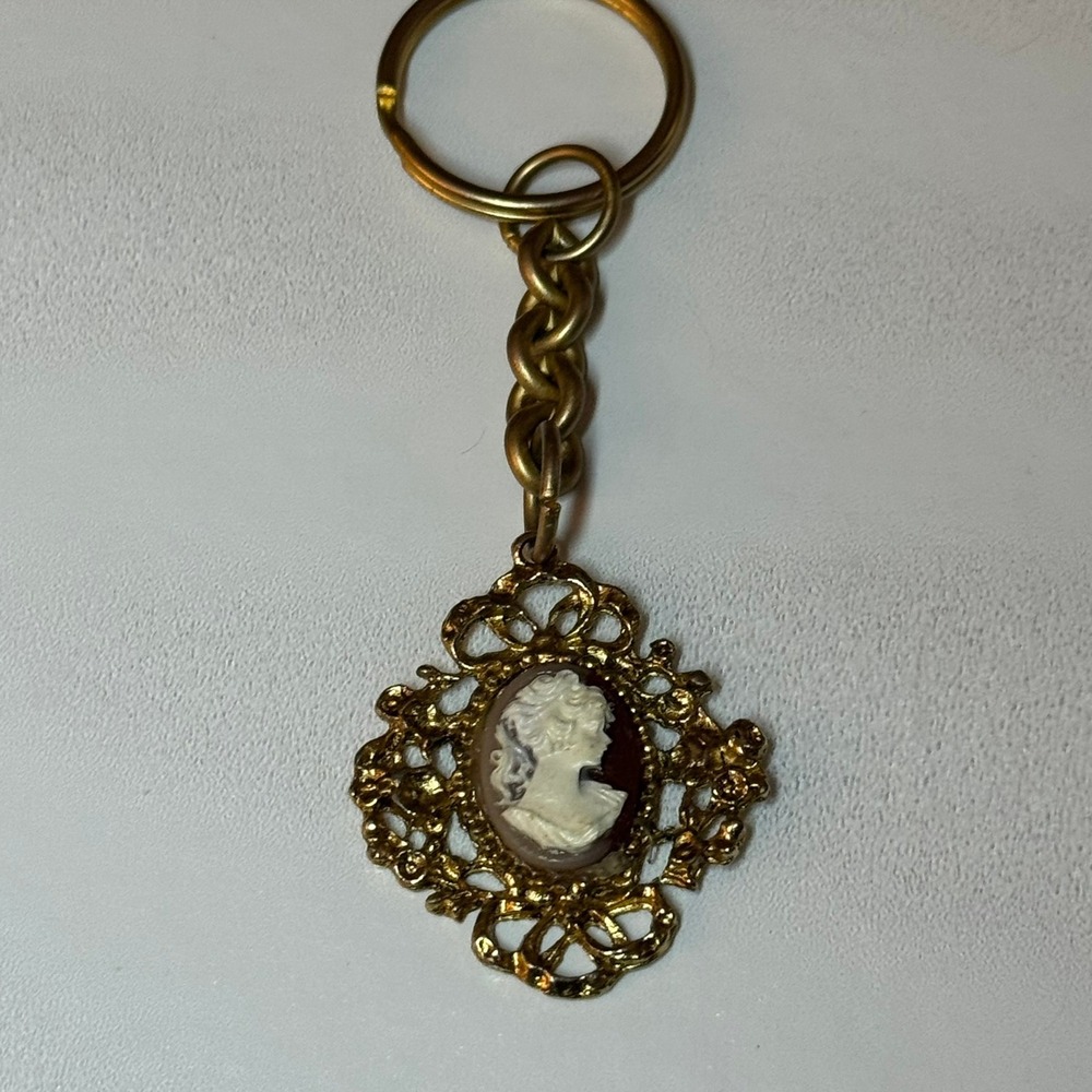 Gold Tone Metal Cameo Portrait Keychain Ornate Filigree Frame
